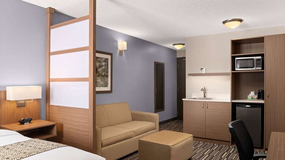 Microtel Inn & Suites Kirkland Lake Suite