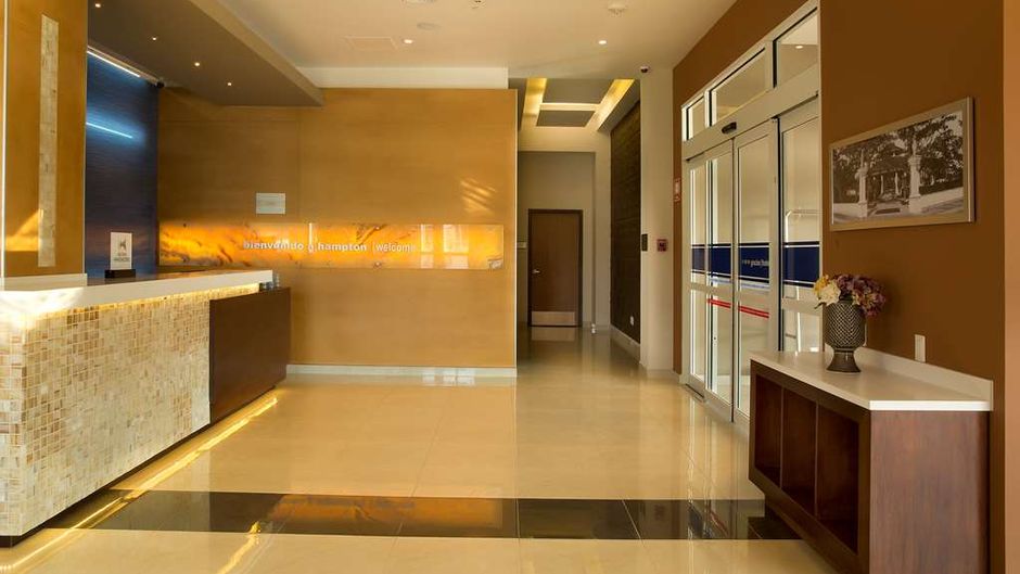 Hampton Inn & Suites by Hilton Paraiso Lobby