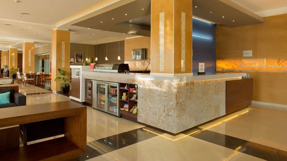 Hampton Inn & Suites by Hilton Paraiso Lobby