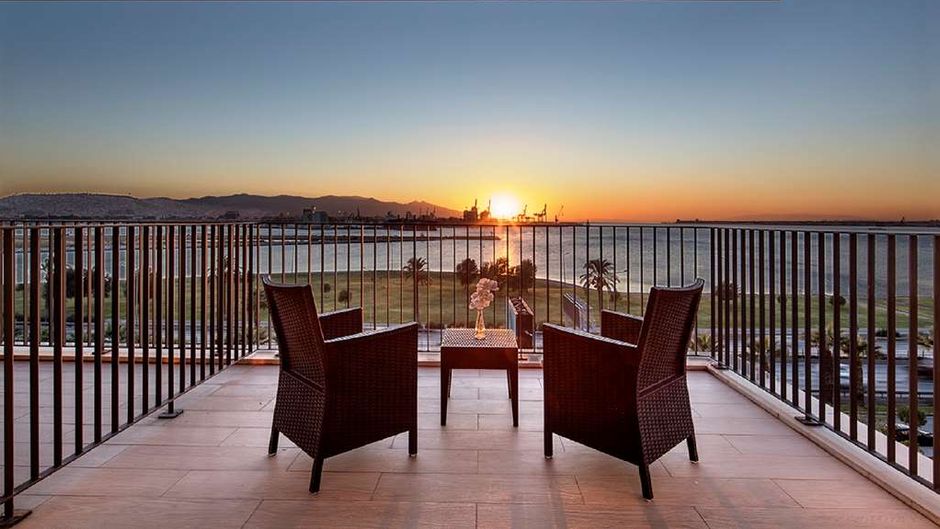 Hilton Garden Inn Izmir Bayrakli Exterior