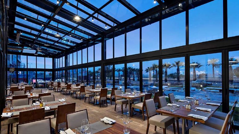 Hilton Garden Inn Izmir Bayrakli Restaurant