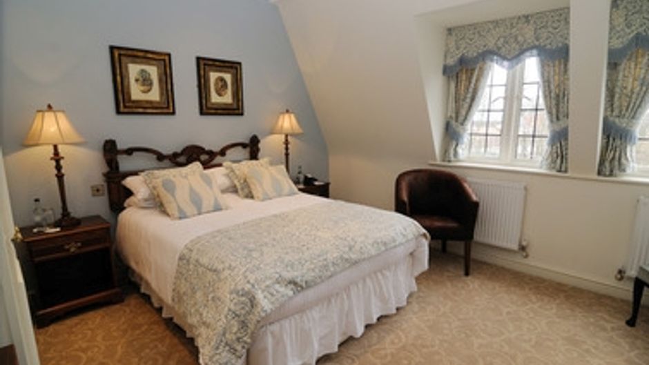 Ye Olde Bell Hotel & Restaurant Room