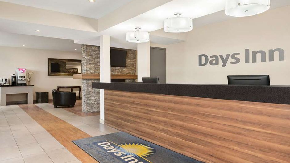 Days Inn Montreal East Lobby