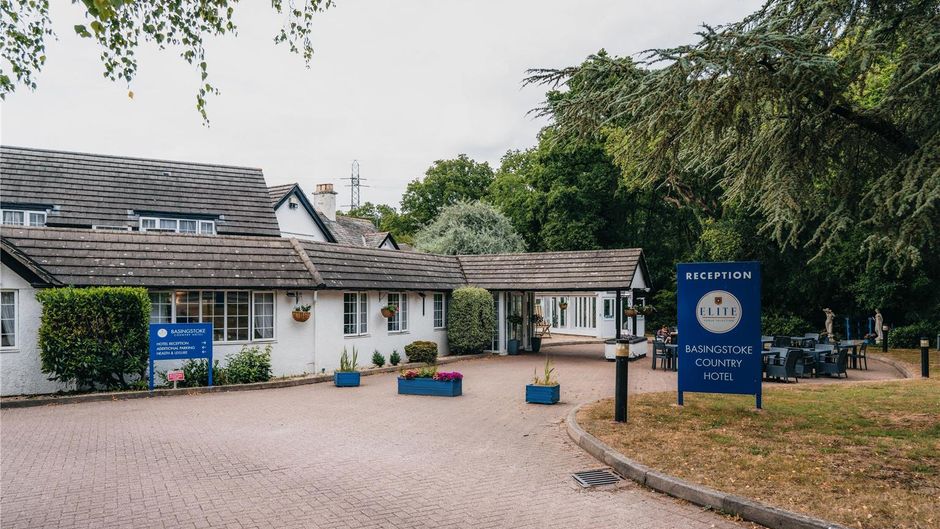 Basingstoke Country Hotel Exterior
