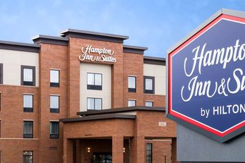 Hampton Inn & Suites La Crosse Downtown