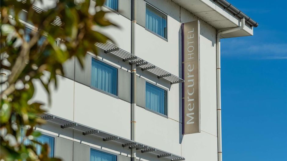 Mercure Newcastle Airport Exterior