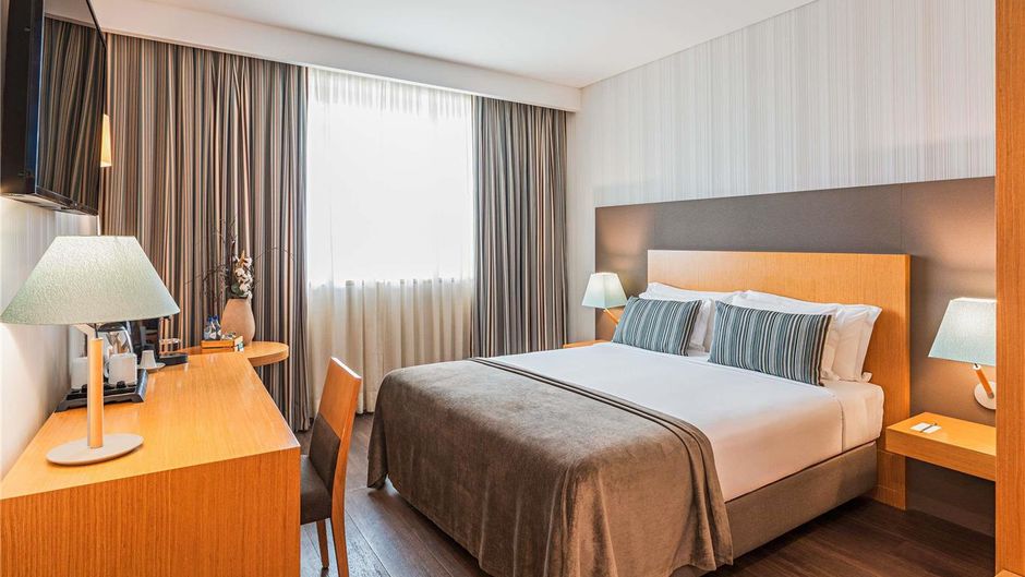 Mercure Lisboa Almada Room