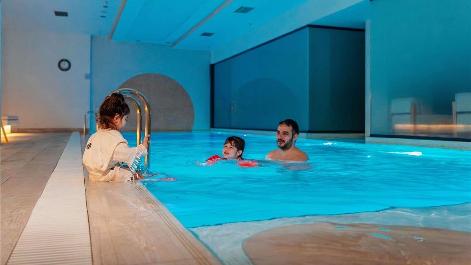 Novotel Istanbul Bosphorus Hotel Pool