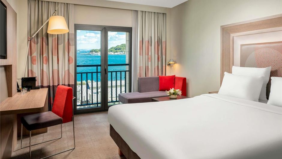 Novotel Istanbul Bosphorus Hotel Room