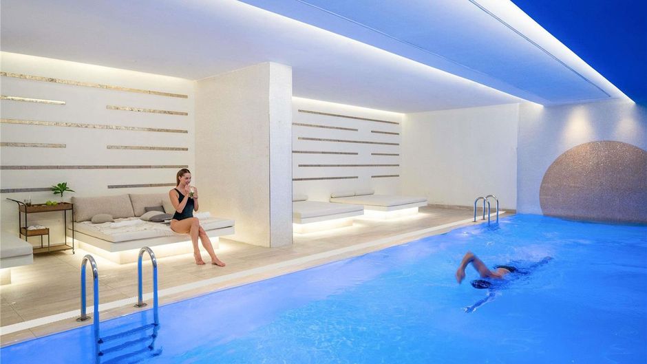 Novotel Istanbul Bosphorus Hotel Pool
