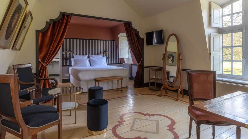 Le Chateau d'Etoges Room