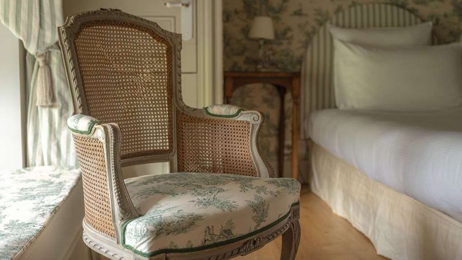 Le Chateau d'Etoges Room