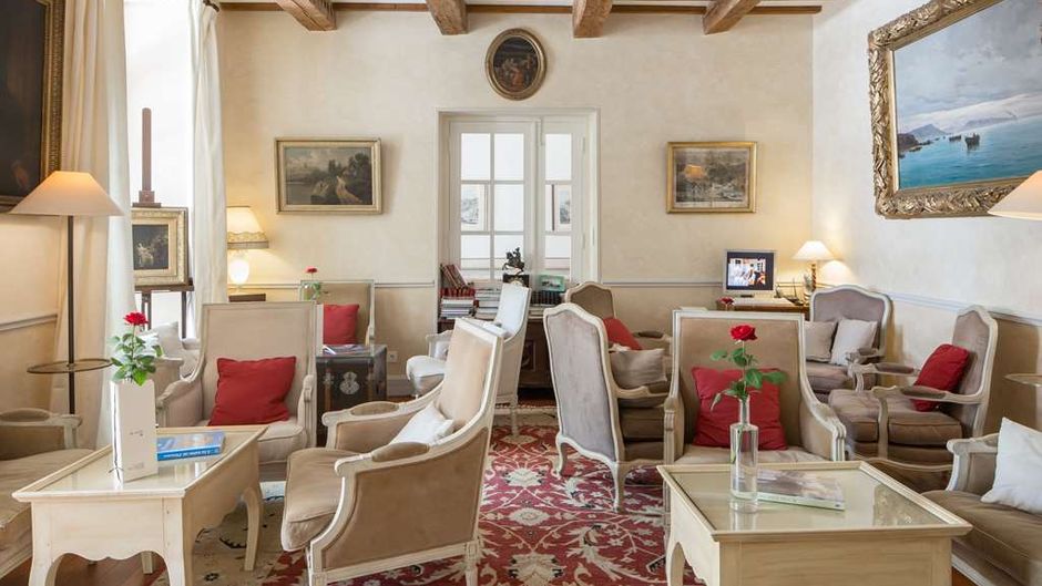 Le Clair de la Plume Lobby