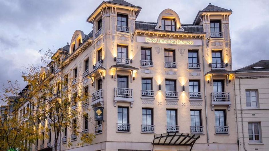 Hotel Jehan de Beauce Exterior