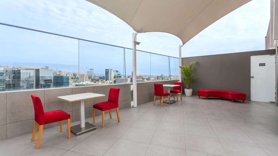 Ramada Encore Lima San Isidro Hotel Pool