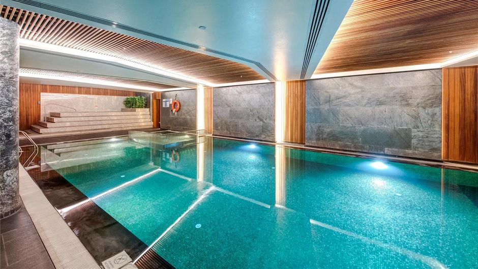 DoubleTree by Hilton Istanbul Piyalepasa Pool
