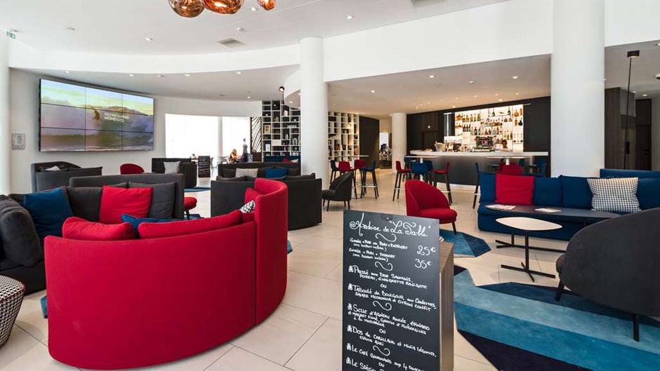 Golden Tulip Marseille Euromed Lobby