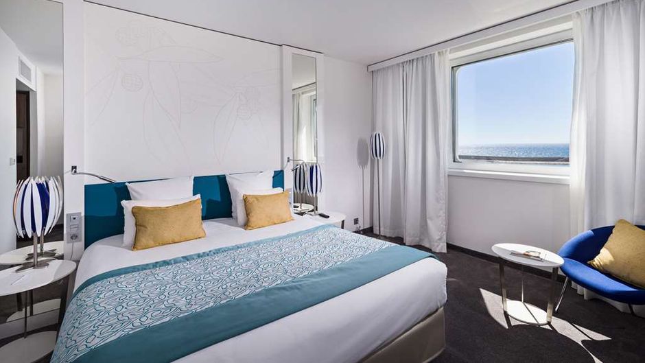 Golden Tulip Marseille Euromed Room