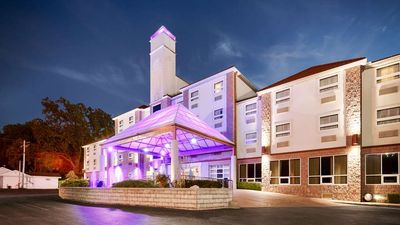 Best Western Plus Sandusky Hotel & Suite