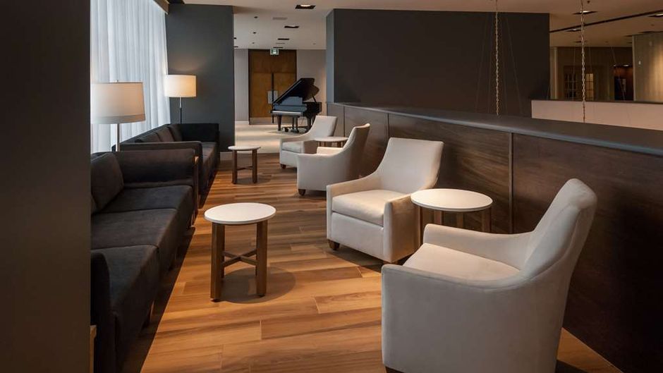 DoubleTree by Hilton London Ontario Lobby