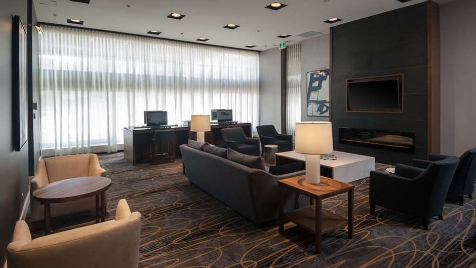 DoubleTree by Hilton London Ontario Lobby