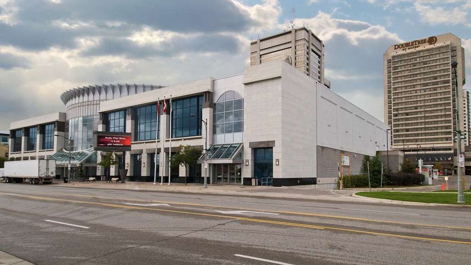 DoubleTree by Hilton London Ontario Exterior