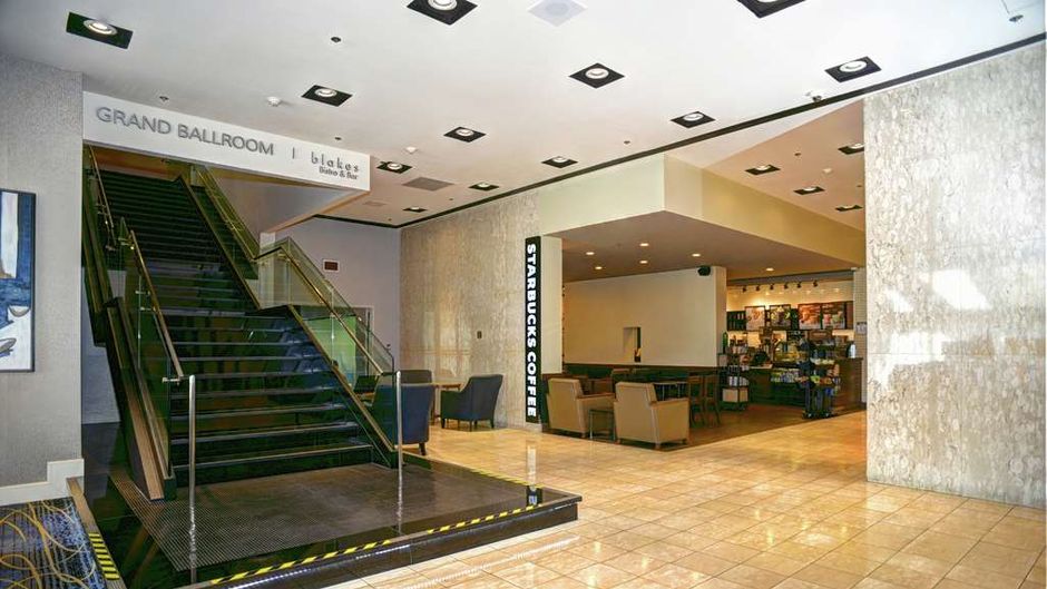 DoubleTree by Hilton London Ontario Lobby