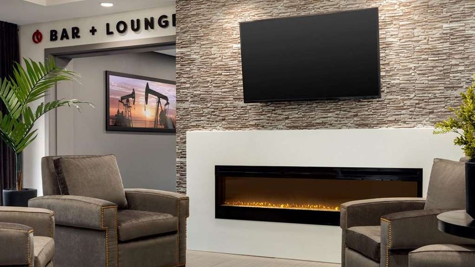 Microtel Inn & Suites Bonnyville Lobby