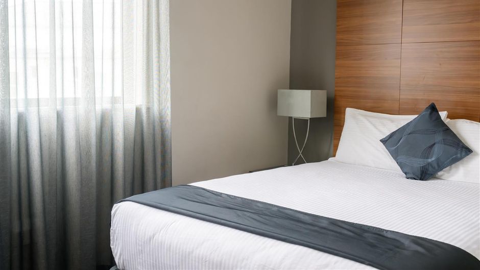 Hotel Crest on Barkly Room