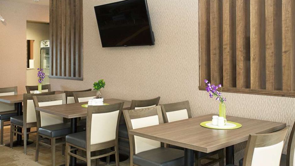 Wingate by Wyndham Calgary Airport Restaurant