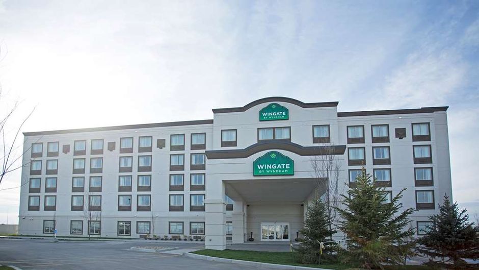 Wingate by Wyndham Calgary Airport Exterior