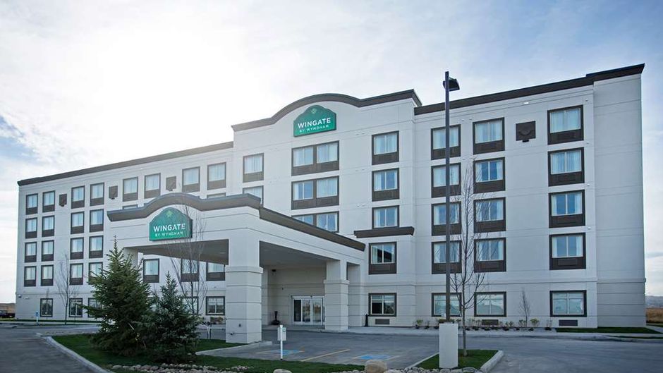 Wingate by Wyndham Calgary Airport Exterior