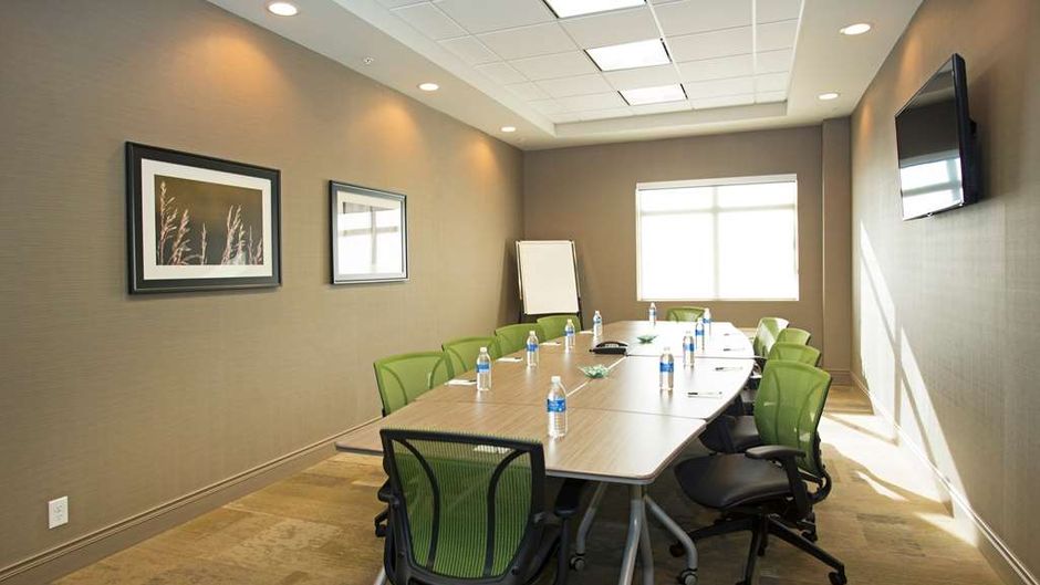 Wingate by Wyndham Calgary Airport Meeting