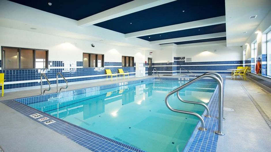 Wingate by Wyndham Calgary Airport Pool