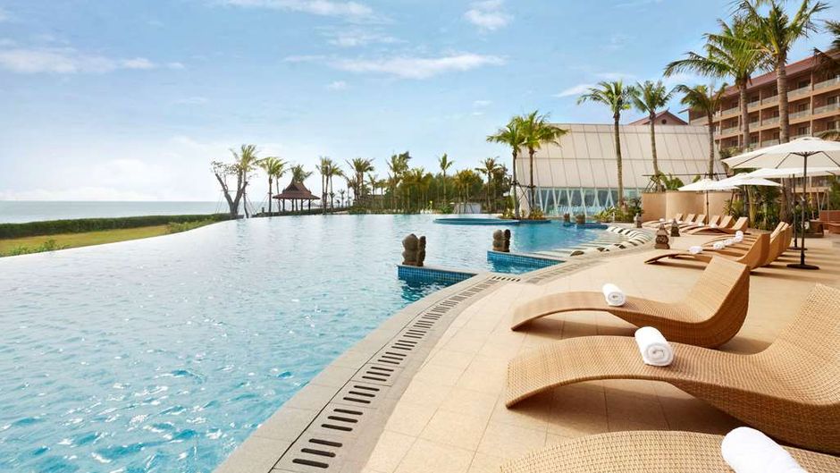 Wyndham Maoming Pool