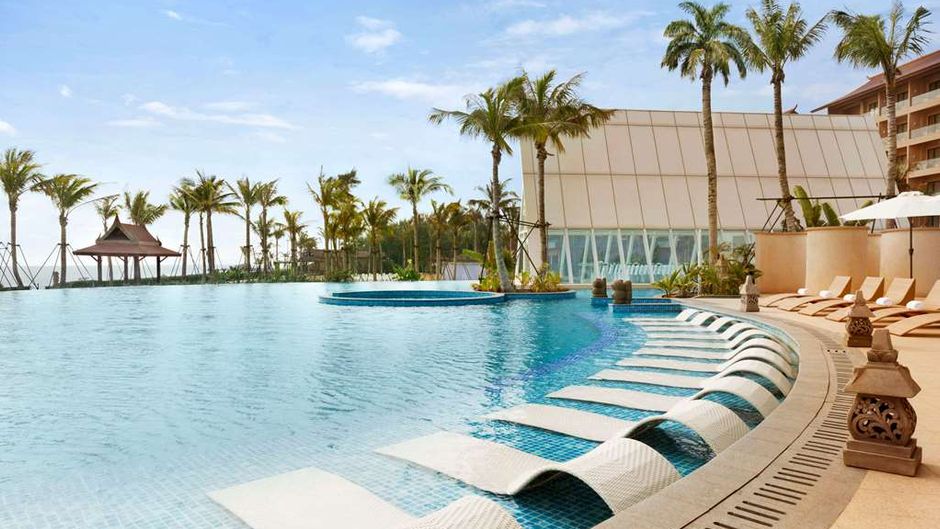 Wyndham Maoming Pool
