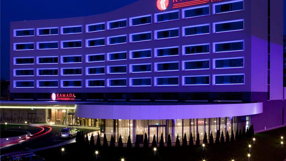 Ramada Plaza Craiova Exterior
