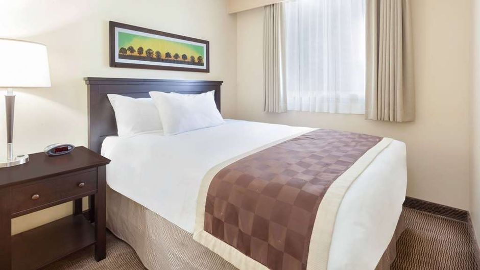 Baymont Inn & Suites Red Deer Room
