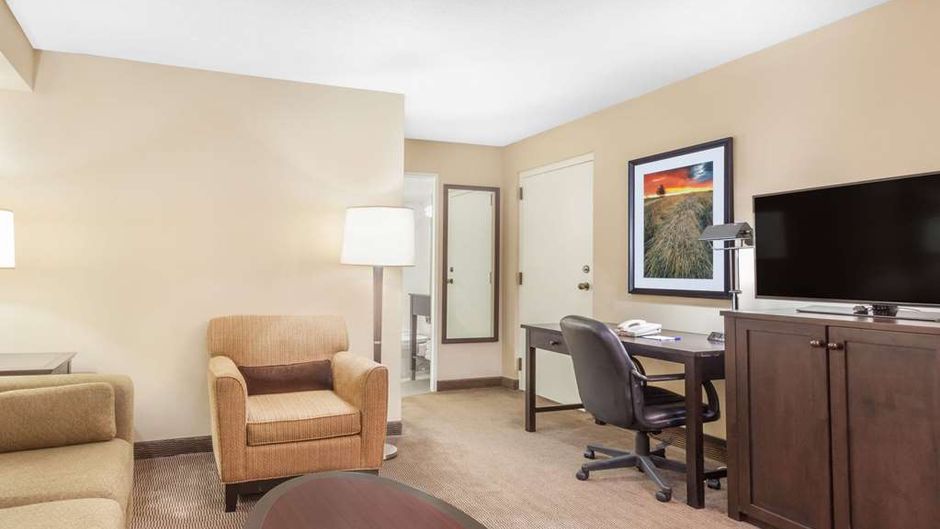 Baymont Inn & Suites Red Deer Room