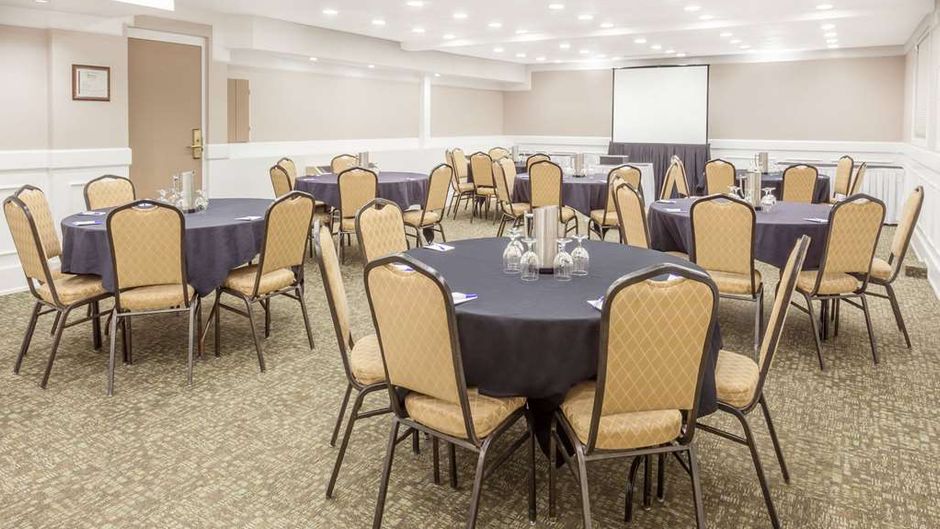 Baymont Inn & Suites Red Deer Meeting
