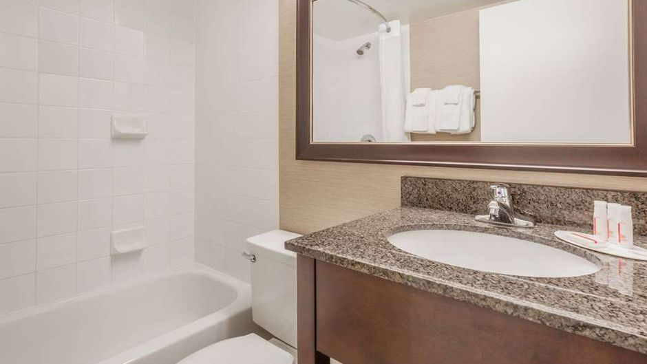 Baymont Inn & Suites Red Deer Room