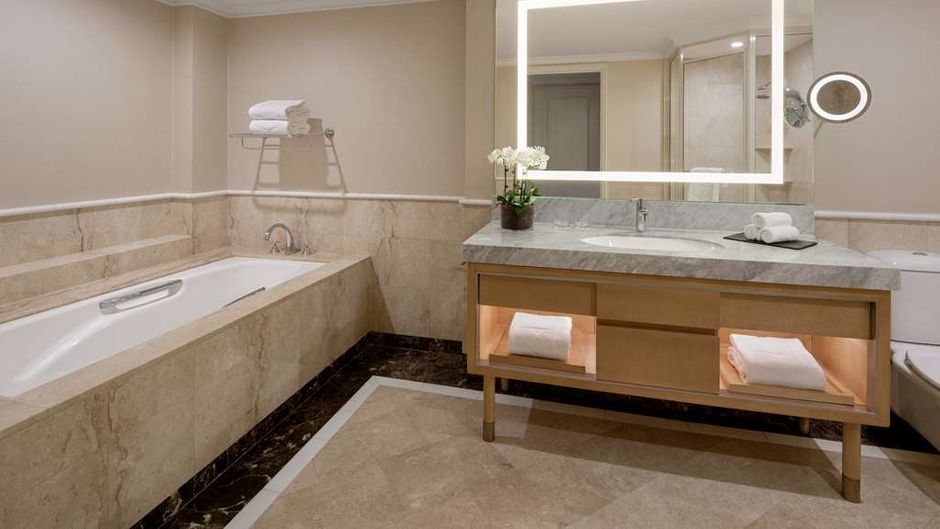 Shangri-La Hotel Sydney Suite