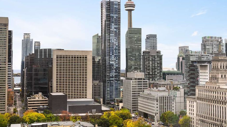 Shangri-La Hotel, Toronto Exterior