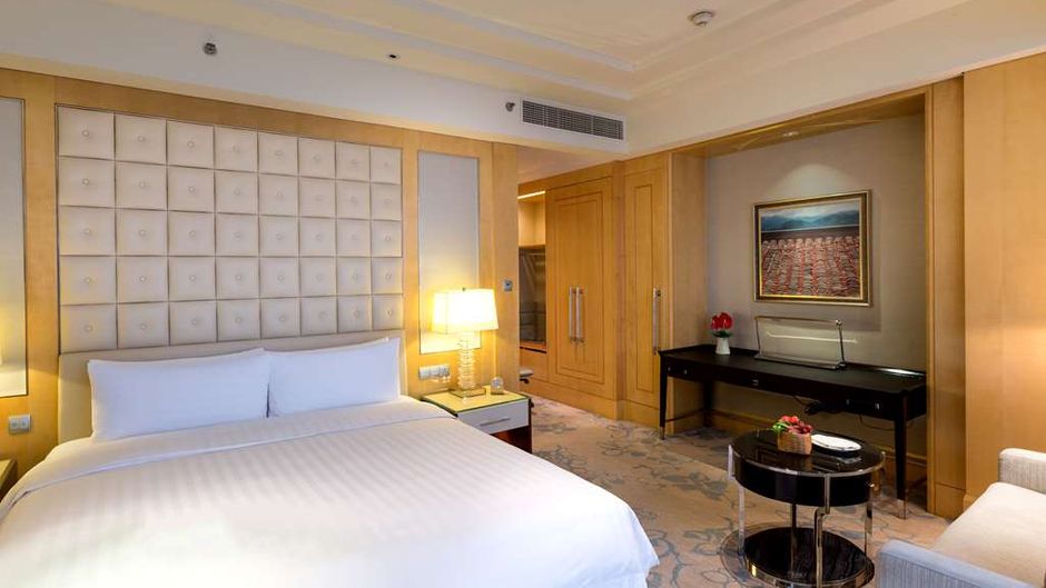 Shangri-La Nanjing Room
