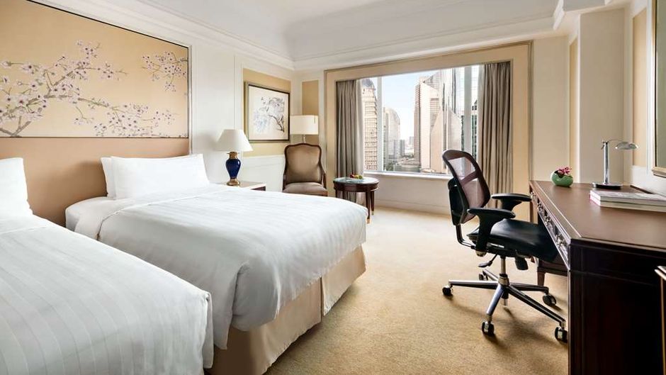 Pudong Shangri-La Hotel Room