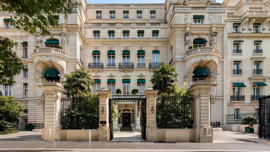 Shangri-La Hotel, Paris Exterior