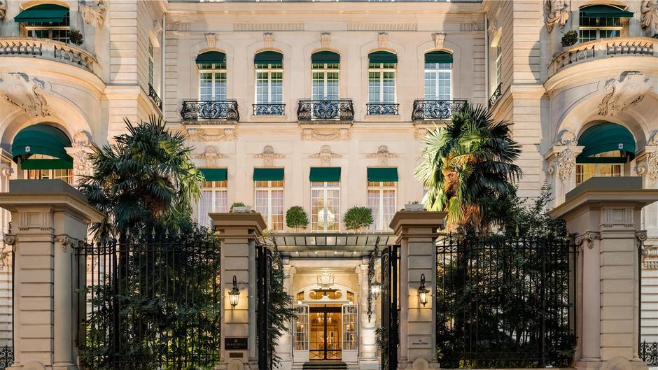 Shangri-La Hotel, Paris Exterior