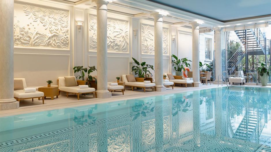 Shangri-La Hotel, Paris Pool