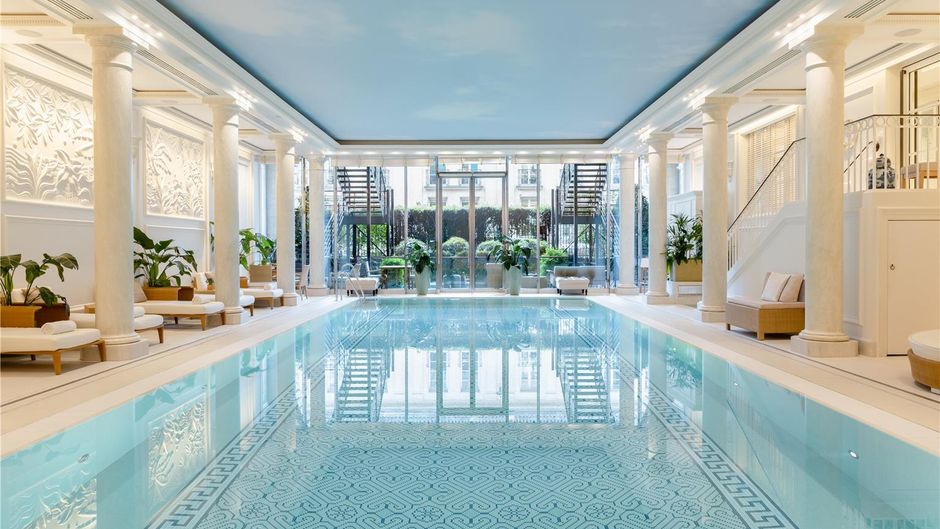 Shangri-La Hotel, Paris Pool