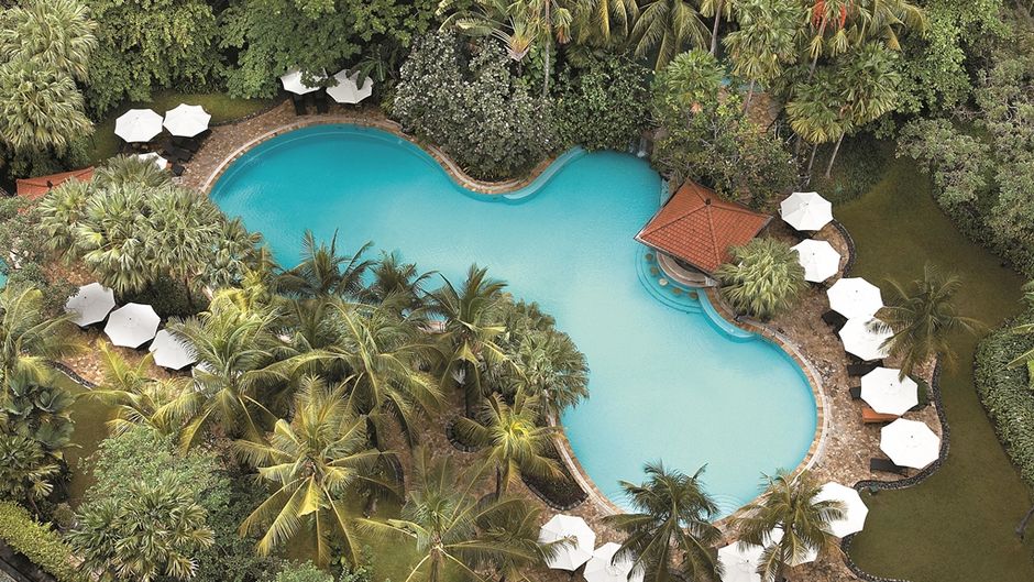 Shangri-La Hotel Surabaya Pool